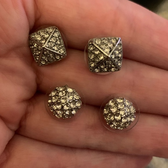 Post Earrings Silver - Picture 1 of 5